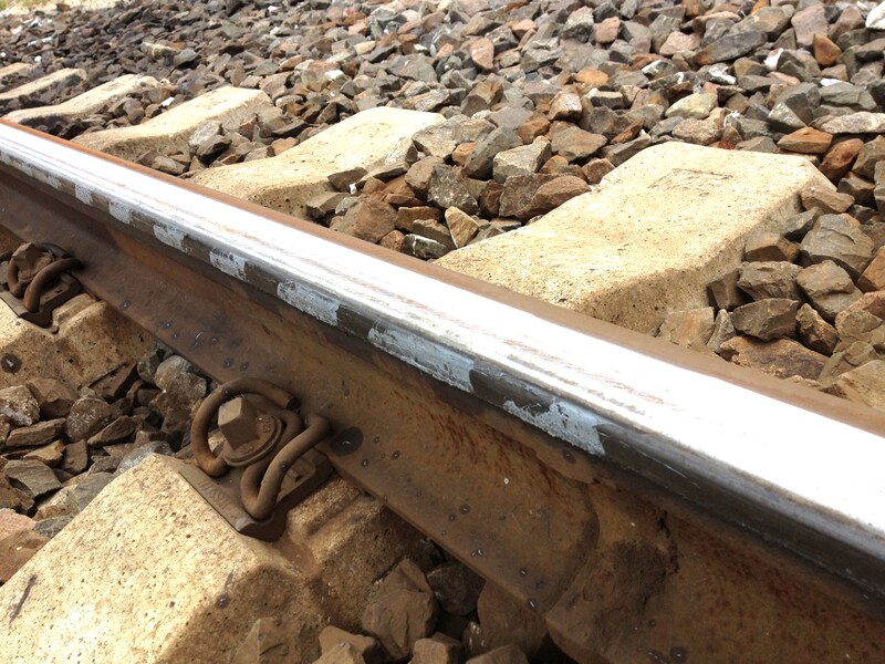 Wiper bar main line lubrication