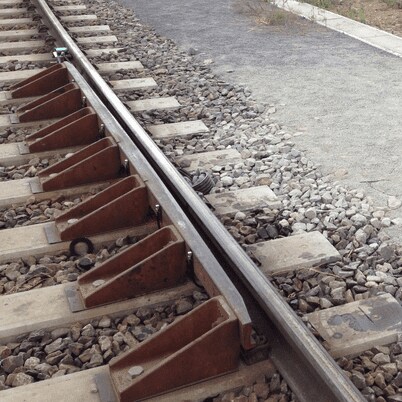 Guard Rail Lubrication_rail with drilled channels