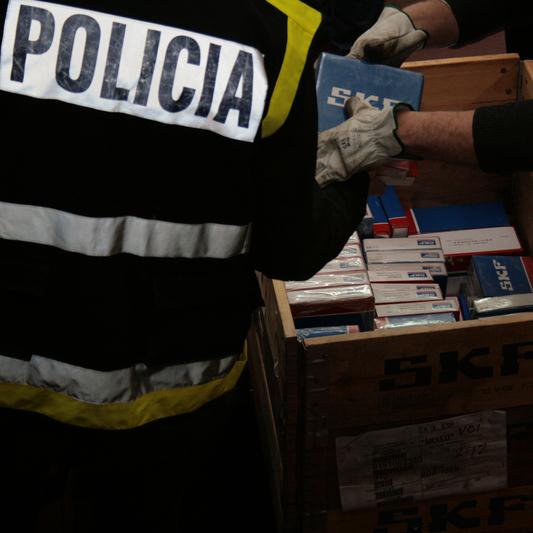 Anti-counterfeiting raid by police Anti-counterfeiting raid by police