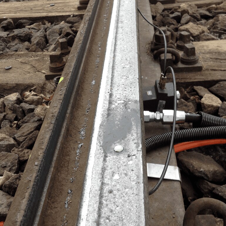 Wayside single-line lubrication for TRAM Metro