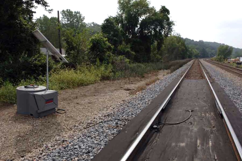 Wayside lubrication applicator for freight line