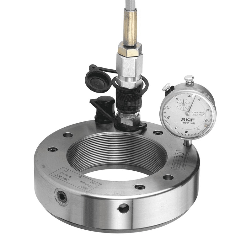 Dial indicator on hydraulic nut Dial indicator on hydraulic nut