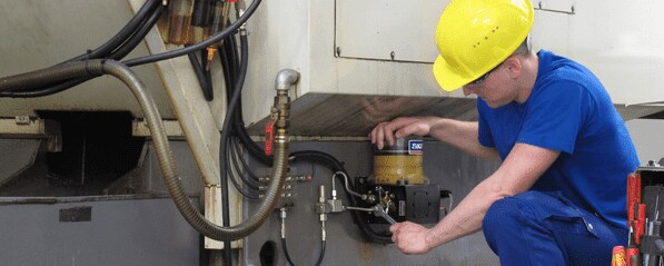 Fitter installing lubrication system