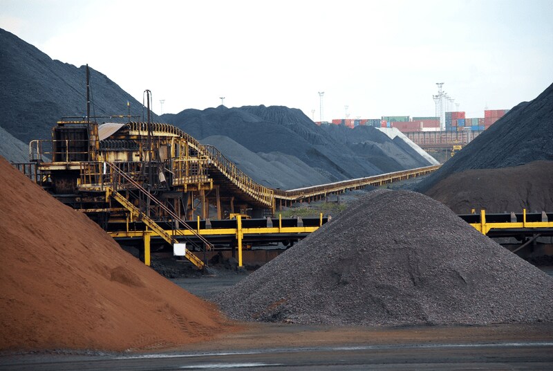 Coal terminal with conveyors