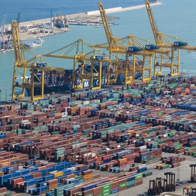 Container und Kr&auml;ne