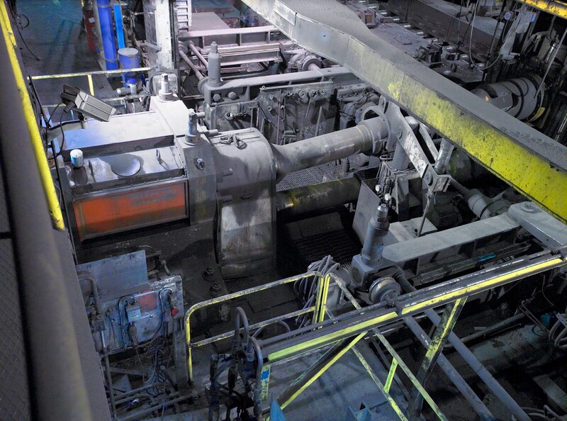 Driveline for blooming mill stand